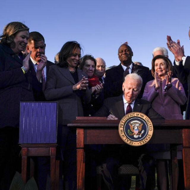 Biden'dan 1 trilyon dolarlık imza