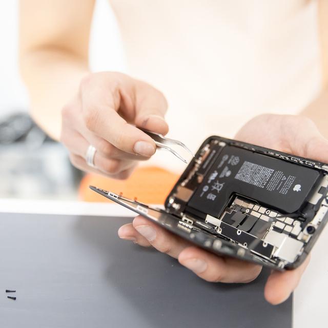 Apple'dan iPhone kullanıcılarına evde tamir izni - 4 yıl önce