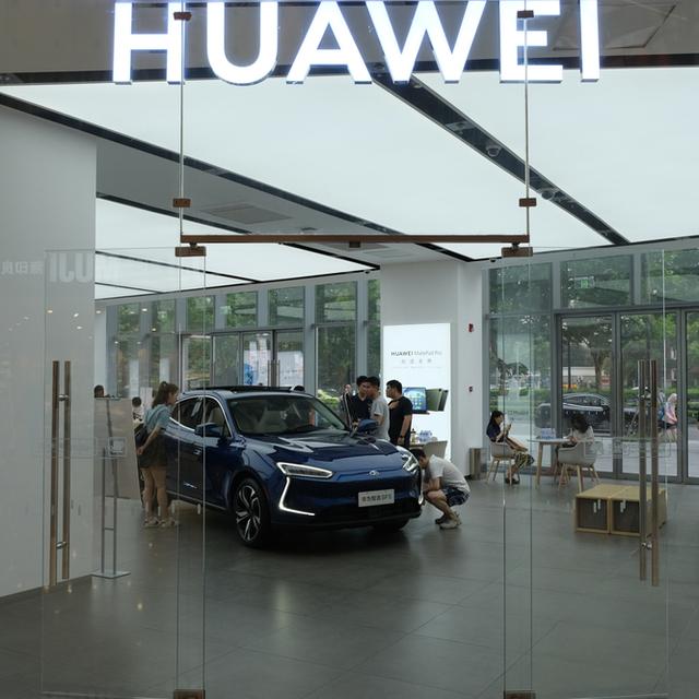 Huawei ilk elektrikli otomobilini görücüye çıkardı - 4 yıl önce
