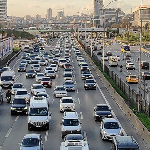 Nisan'da taşıt kayıt sayısı bu yıl ilk kez arttı - 4 yıl önce