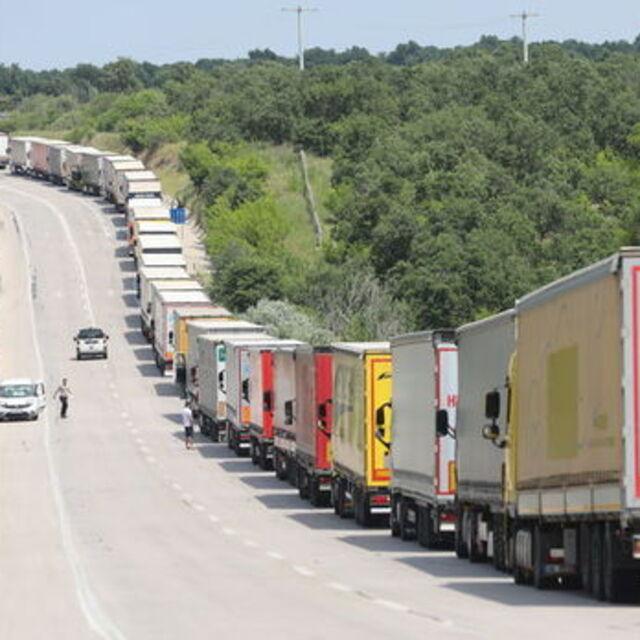 Bulgaristan: Türkiye sınırındaki TIR geçiş sorunu çözüldü - 4 yıl önce