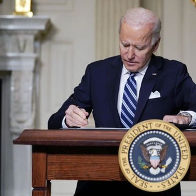 Biden, çip yasasının uygulamaya konulması için düğmeye bastı