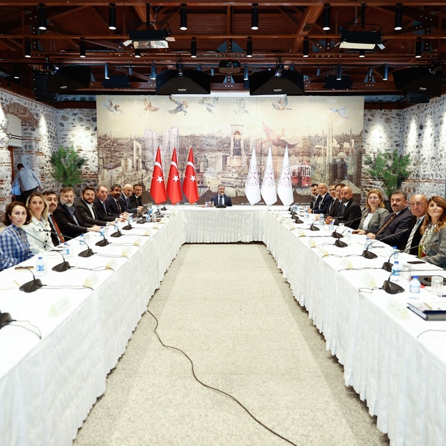 Nebati, AYD üyeleriyle bir araya geldi