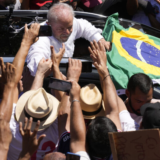 Brezilya'da devlet başkanlığı seçiminin ikinci turunu Lula da Silva kazandı