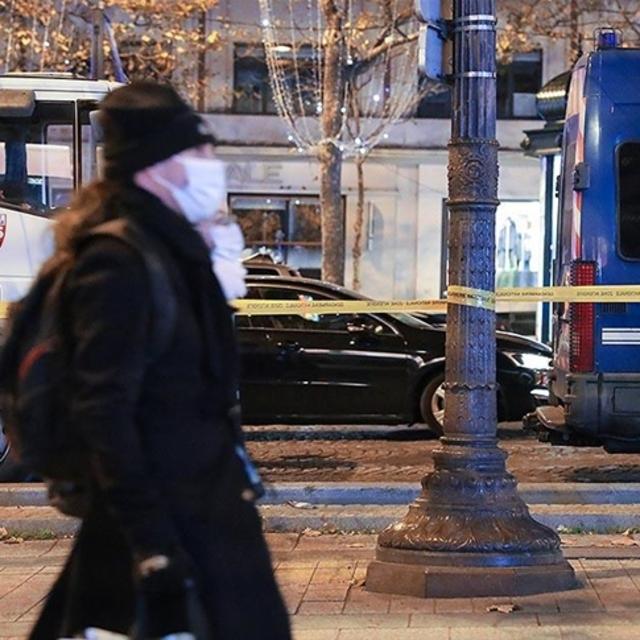 Paris'te 5 bankada arama başlatıldı - 3 yıl önce