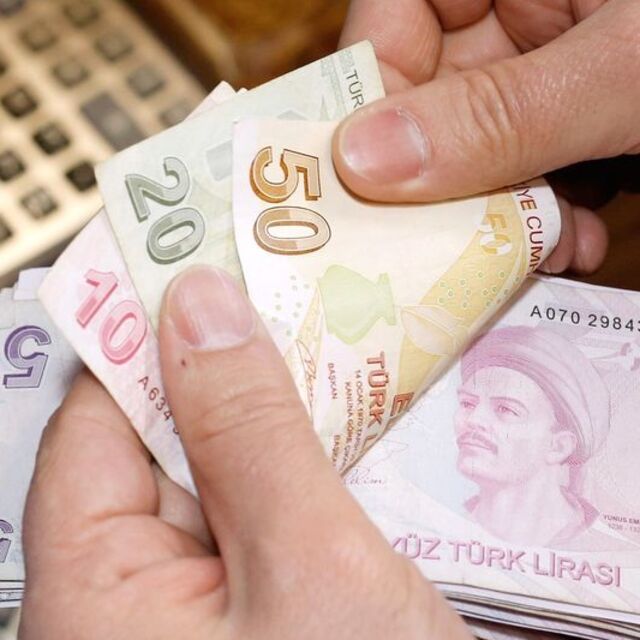 Memur-Sen maaşlara seyyanen zam istedi