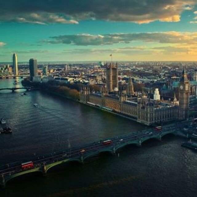 İngiltere'de enflasyon çift hanede kaldı