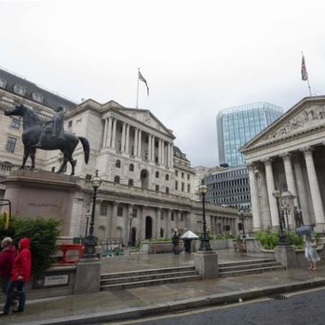 İngiltere Merkez Bankası beklentilere paralel faizi sabit bıraktı