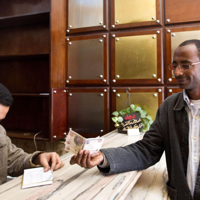 Mısır'dan devalüasyon kararı