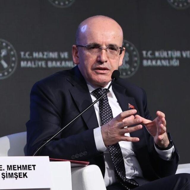 Şimşek: Piyasadan döviz almasak dolar/TL 30’un altına gelirdi