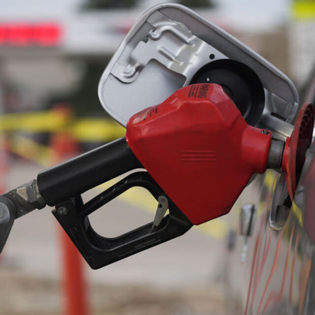 Motorin ve benzine zam yapıldı