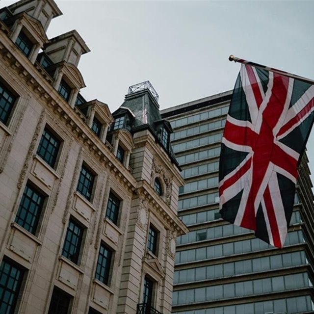 İngiltere'de 40 milyar sterlinlik vergi artışı