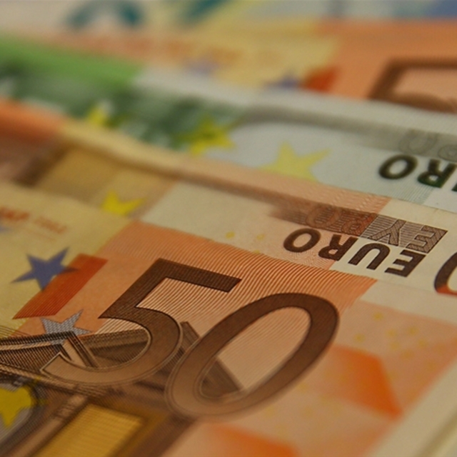 Euro 40 TL'yi gördü