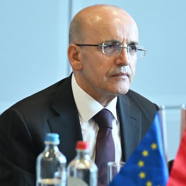 Şimşek: Cari açık belirgin şekilde geriledi
