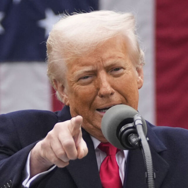 Trump'tan 12 ülkeye güvenlik kaynaklı seyahat yasağı