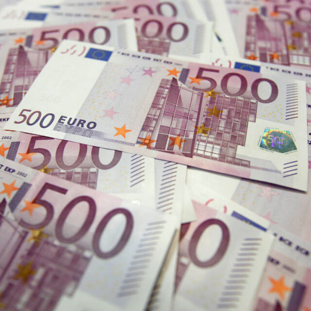 Hazine'nin euro tahviline talep üç katı aştı