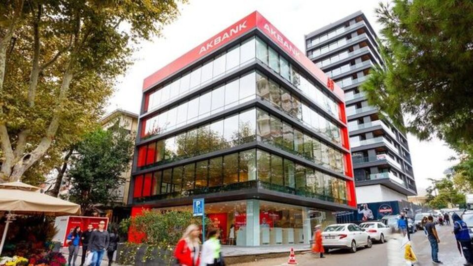 Akbank'tan yılın ilk yarısında 24,8 milyar lira net kâr