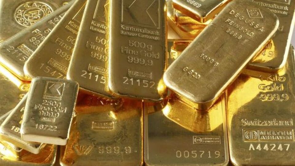 Altın Fed öncesi kazancını koruyor