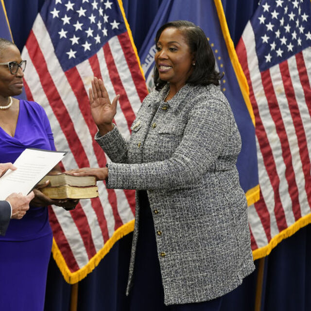 Trump'tan Fed yetkilisi Cook'a istifa çağrısı