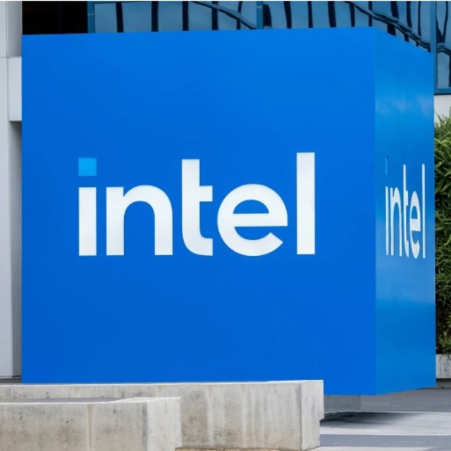 Trump Intel'in ABD hükümetine % 10 oranında hisse vermeyi kabul ettiğini söyledi