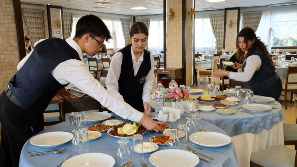 Hizmet üretiminde yıllık artış yavaşladı
