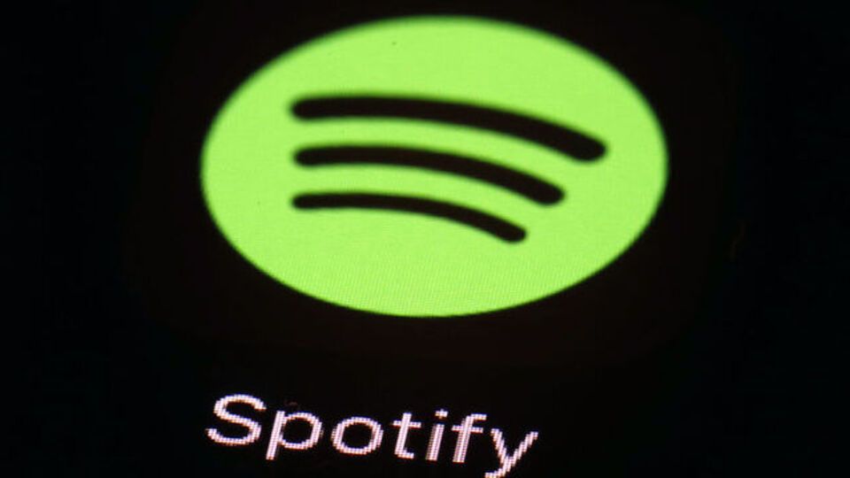 Spotify’ın ücretsiz kullanıcıları, istedikleri şarkıyı seçip çalabilecek