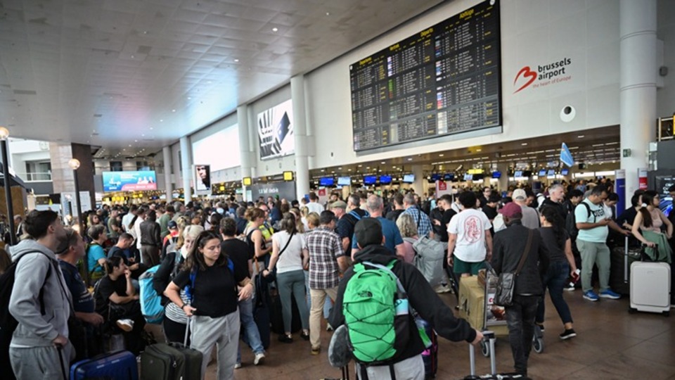 Avrupa havalimanlarında siber saldırı kaynaklı aksaklıklar sürüyor | Son dakika ekonomi haberleri