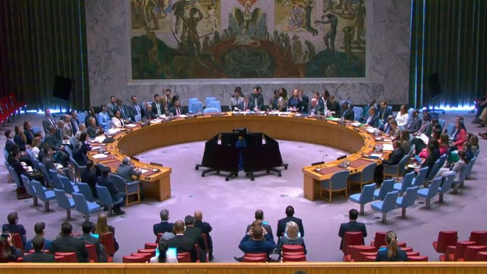 AB, İran'a yönelik BM yaptırımlarını gecikmeden uy…