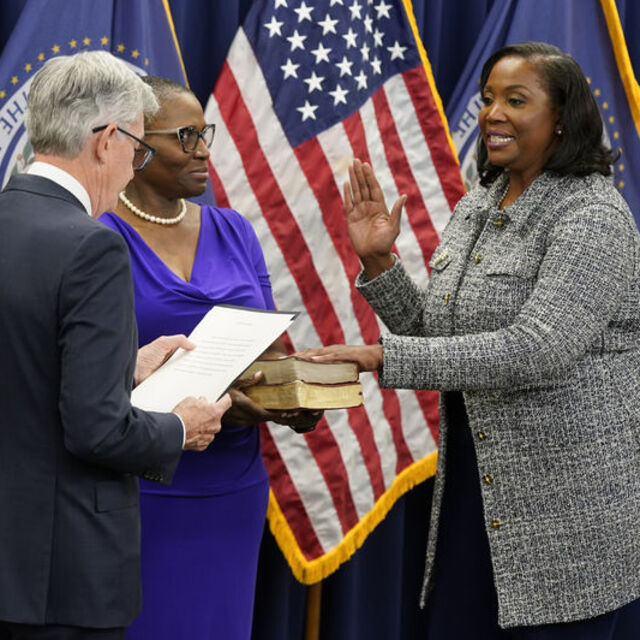 Trump, Cook’u şimdilik görevden alamayacak