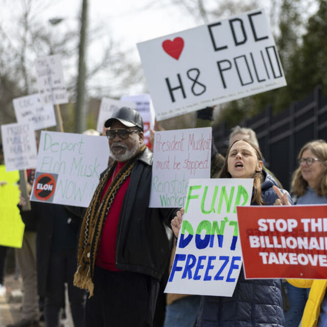 Trump yönetimi federal çalışanları işten çıkarmaya başladı