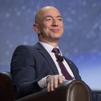 Jeff Bezos, CEO olarak sahalara geri dönüyor