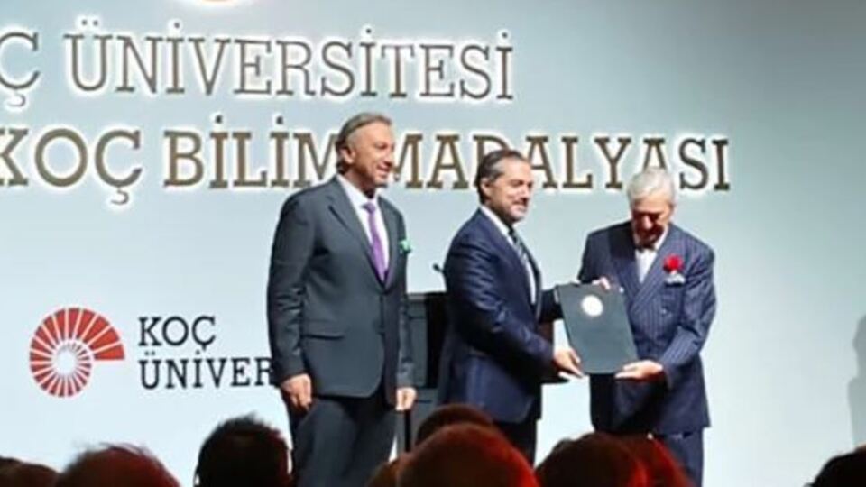 Rahmi Koç Bilim Madalyası Prof. Dr. Ufuk Akçiğit'e verildi | Son dakika ekonomi haberleri