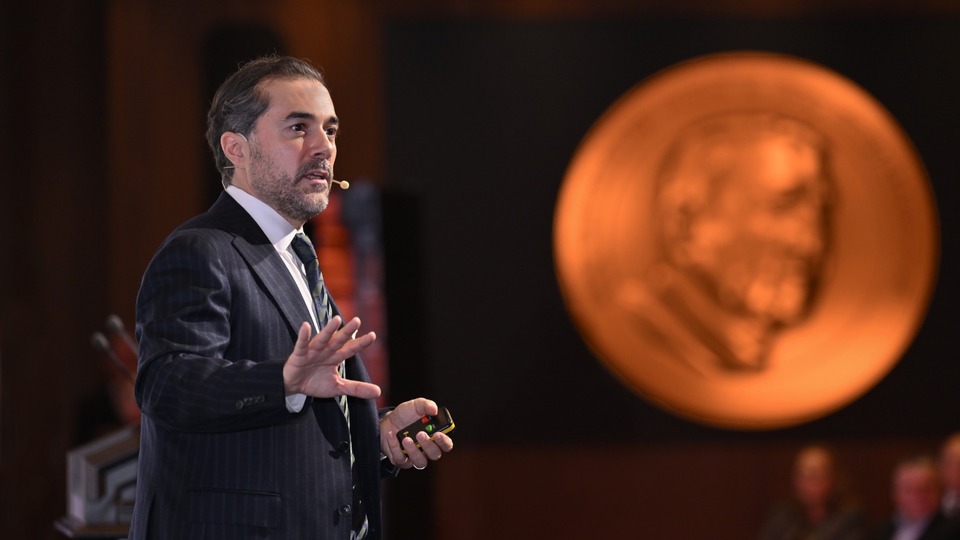 Prof. Dr. Akçiğit: Türkiye’de KOBİ’lerin çokluğu değil, büyük firmaların yokluğu sorun” | Son dakika ekonomi haberleri