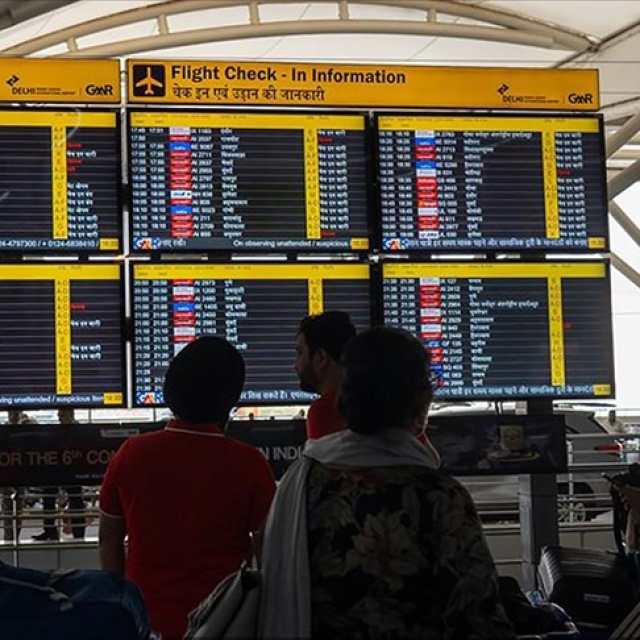 IndiGo Hindistan'da 400'den fazla uçuşu iptal etti