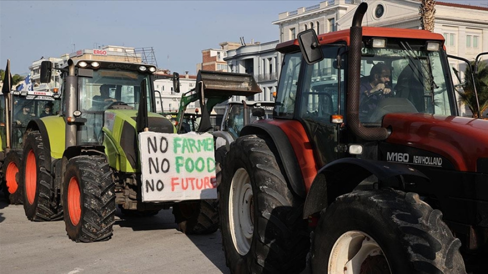 Yunanistan'da çiftçiler limanı kapattı | Son dakika ekonomi haberleri