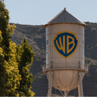 Warner Bros.'tan yatırımcılara Paramount'un teklifini geri çevirme tavsiyesi