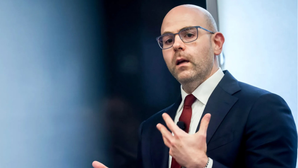 Fed Üyesi Miran'dan resesyon riski uyarısı | Son dakika ekonomi haberleri