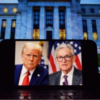 Trump, Fed Başkanı Powell'a dava açabileceğini söyledi