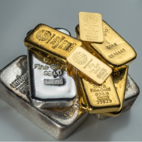 Altın ve gümüş güvenli liman talebiyle yükseldi