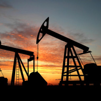 Petrol, ABD'nin müdahalesi sonrası arz endişeleriyle dalgalandı