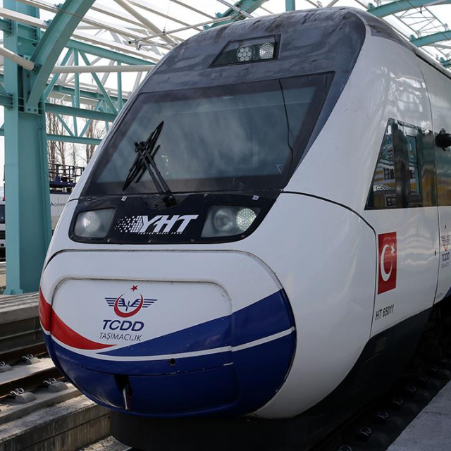 Yüksek hızlı tren biletlerine zam yapıldı
