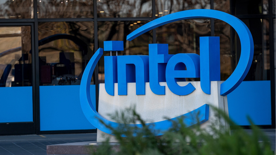 Intel'in geliri 2025'in dördüncü çeyreğinde azaldı