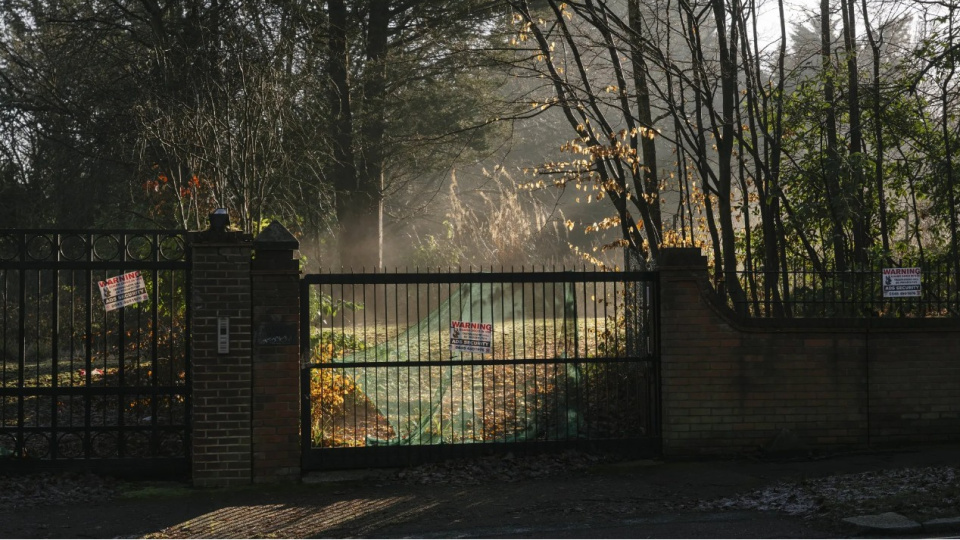 Bloomberg'in araştırması: İran halkı yoksulluktan şikayet ederken, Hamaney'in oğlu küresel servet imparatorluğu kurmuş