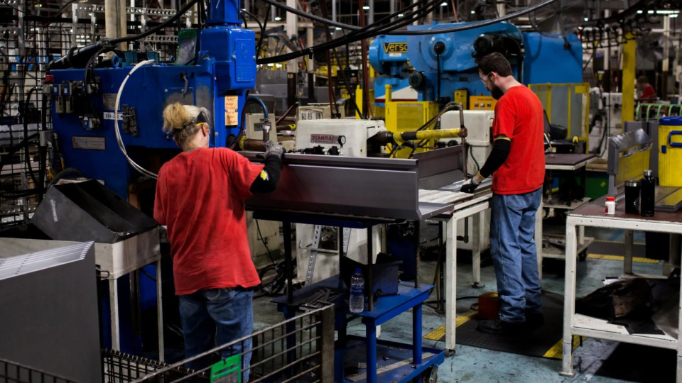 ABD'de fabrika siparişleri beklentileri aştı