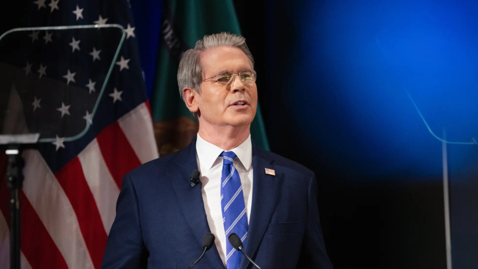 Bessent: İranlı liderler ülke dışına 'deliler gibi' para aktarıyor