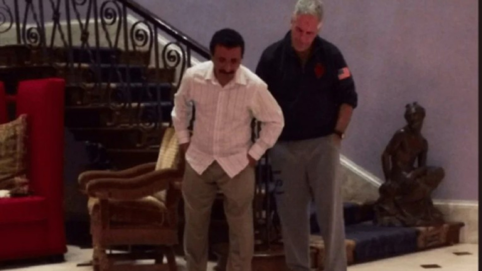 Epstein ile Kabe örtüsüne bakan BAE'li milyarder istifa etti