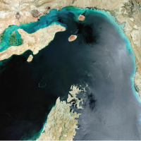 İran Hürmüz Boğazı'ndan geçmeye çalışan bir petrol tankerini vurdu