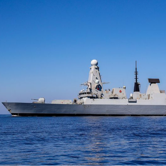 İngiltere'den Kıbrıs'a savaş gemisi hamlesi