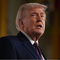 Trump, bankaları dijital varlık düzenlemelerini zayıflatmakla suçladı