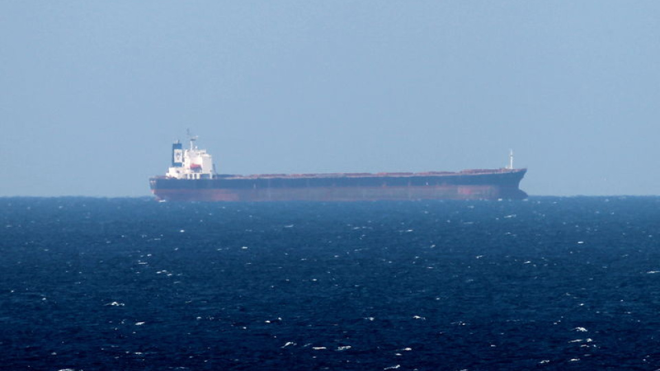 Yunan tankeri sinyalleri kapatarak Hürmüz'den geçti